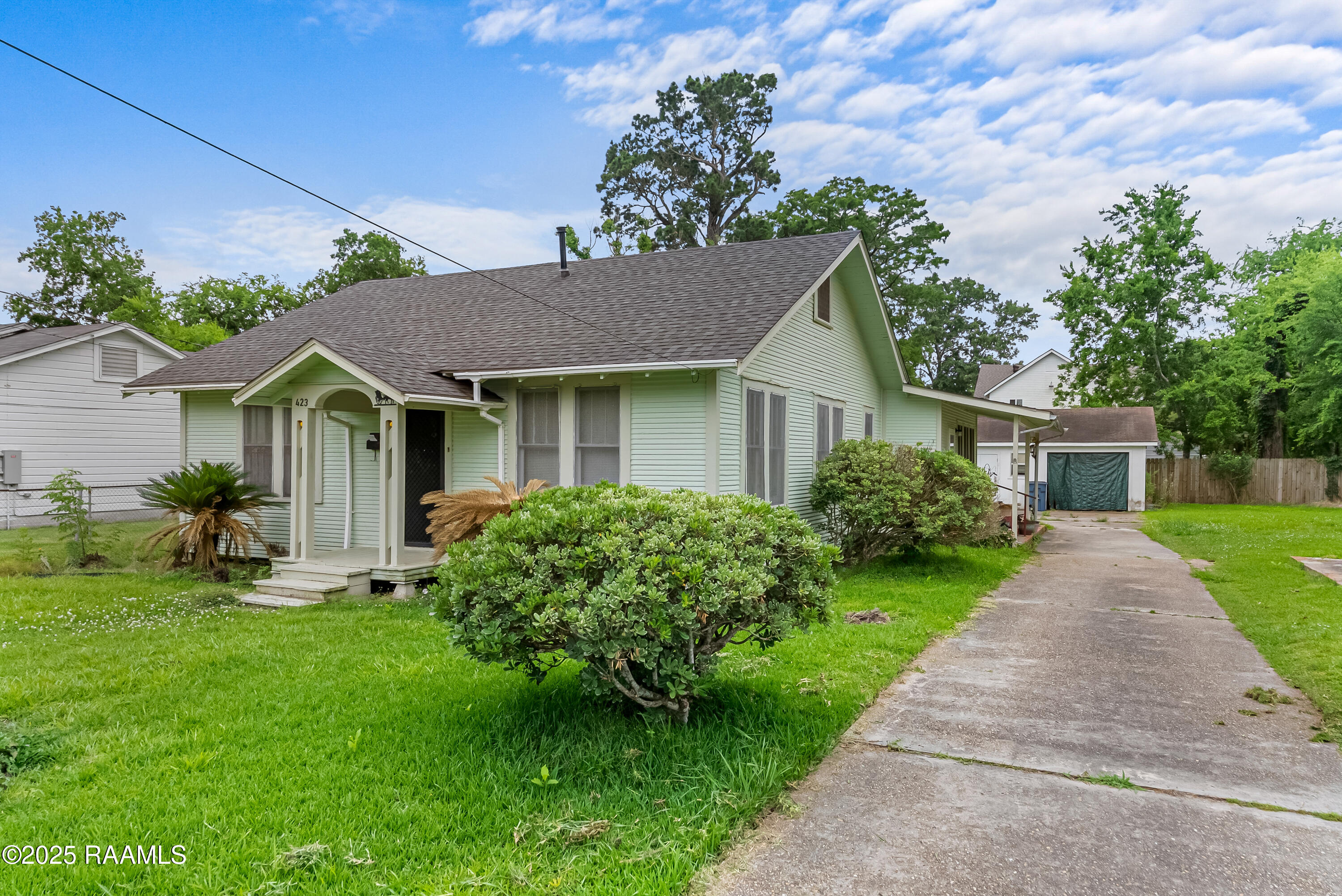 423 E 1st, Jennings LA
