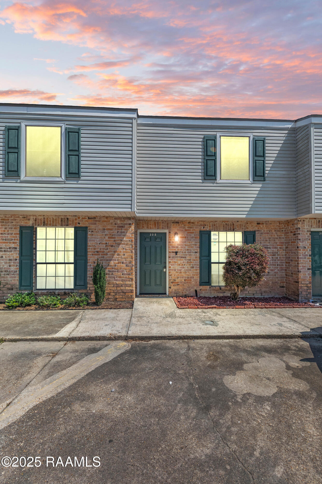 100 Winchester, Lafayette LA