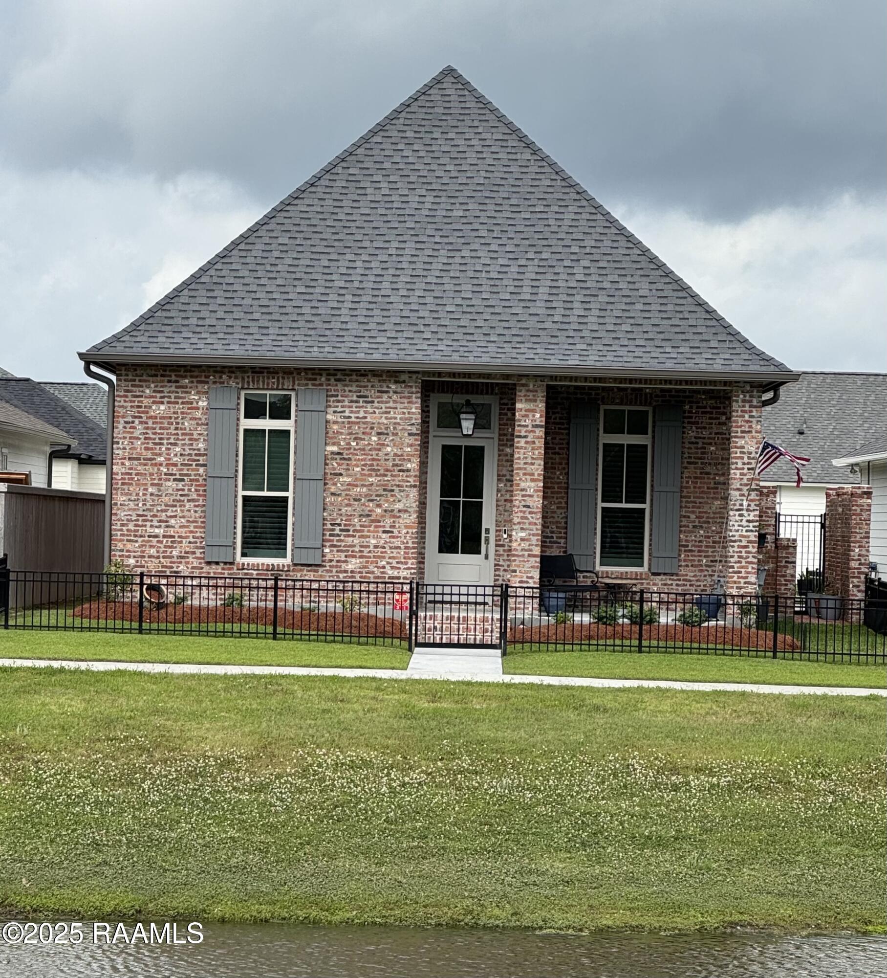 311 Villager, Scott LA