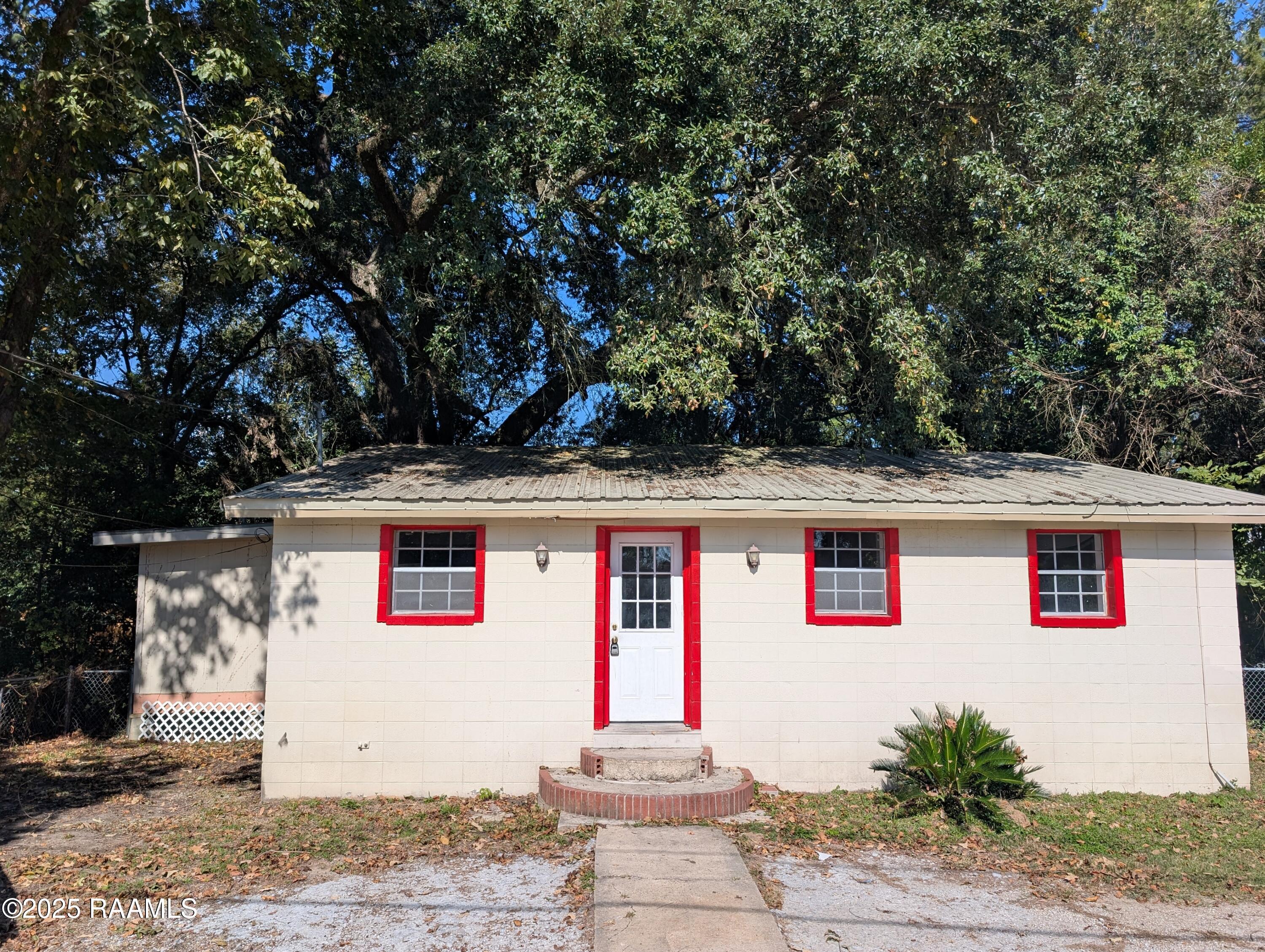 100 Hayes, Lafayette LA