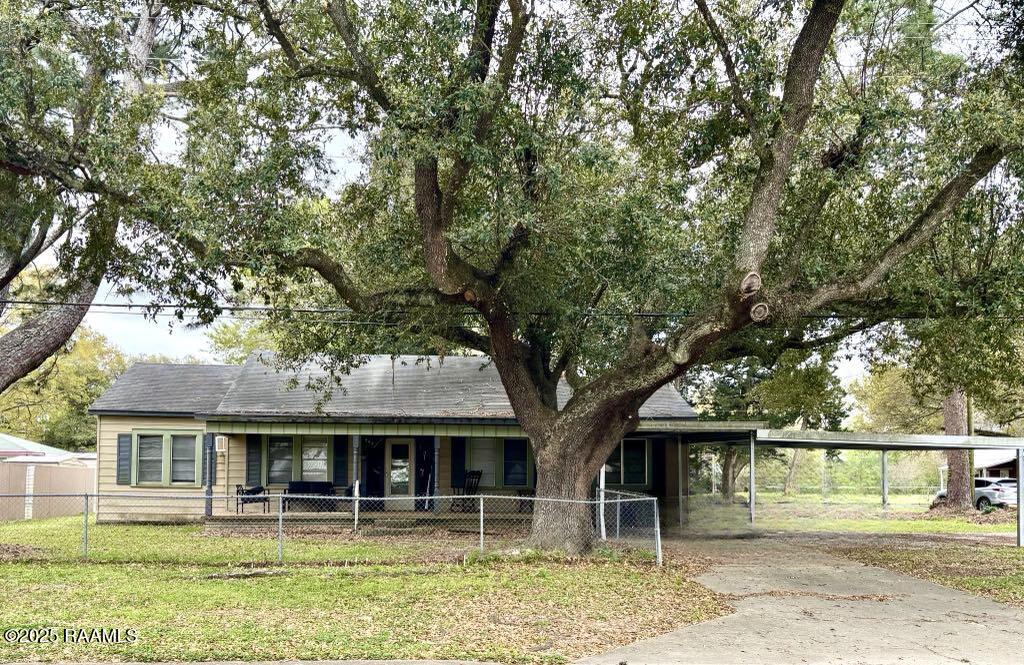 900 Poinciana, Mamou LA