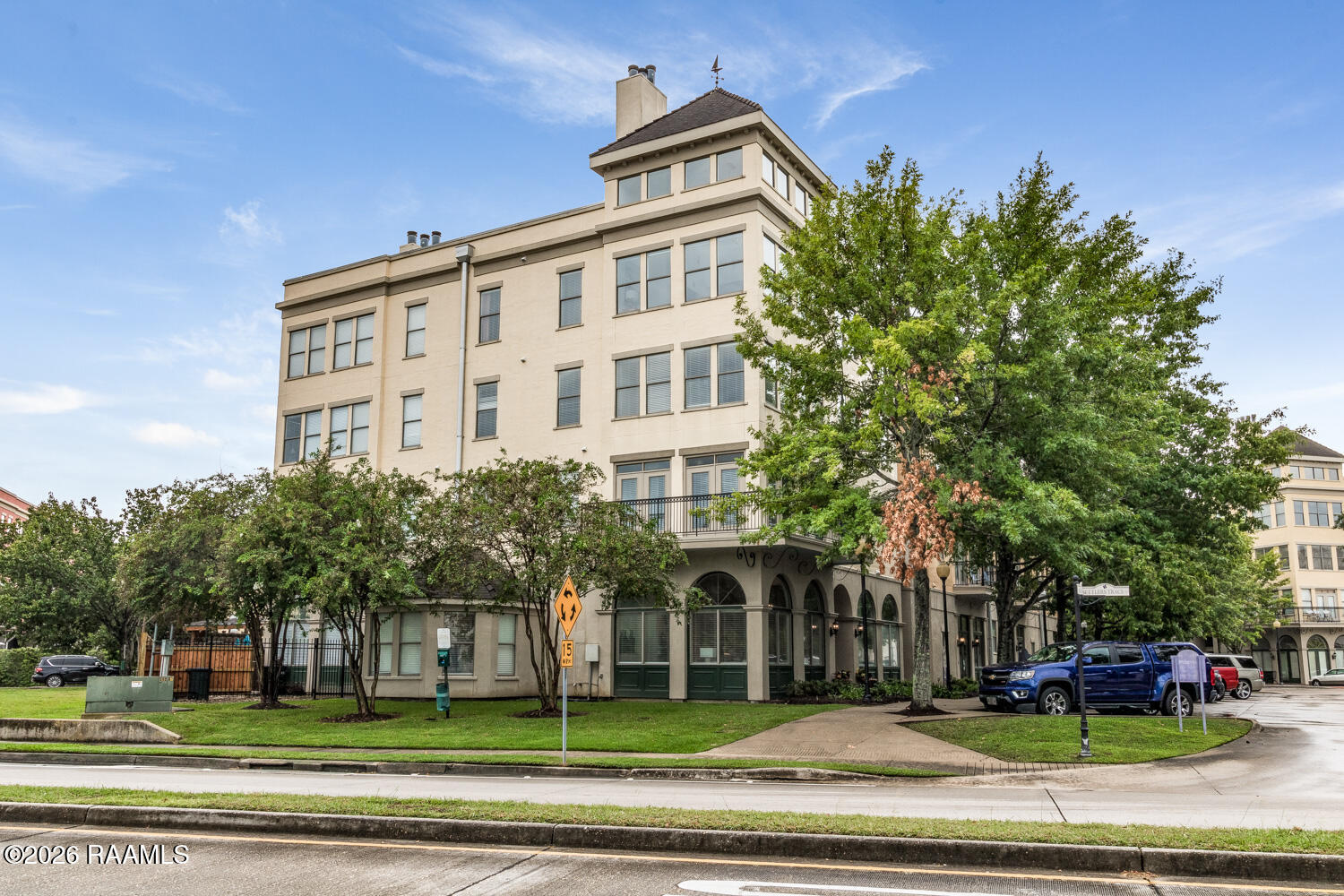 201 Settlers Trace, Lafayette LA