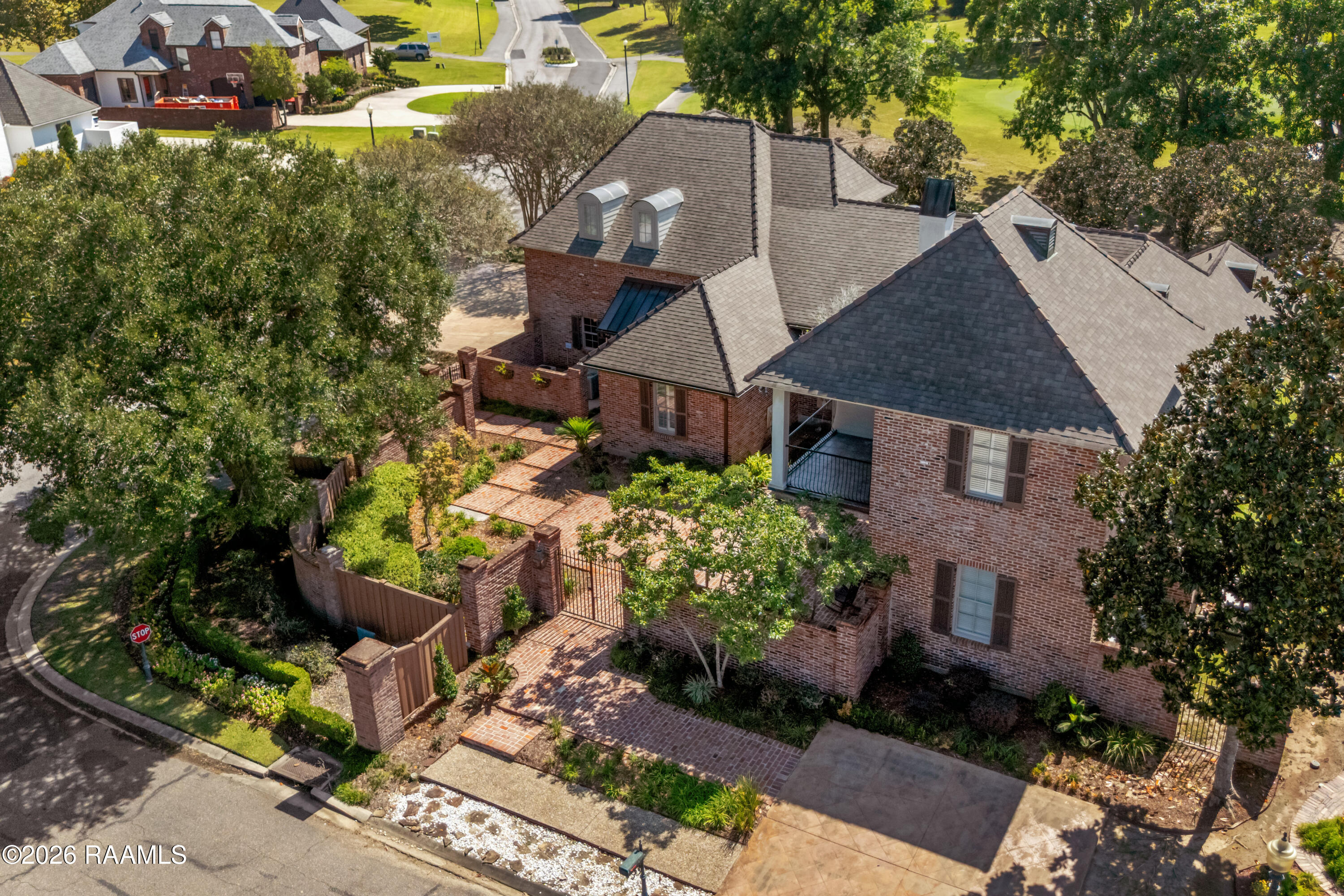 101 Mission Hills, Broussard LA