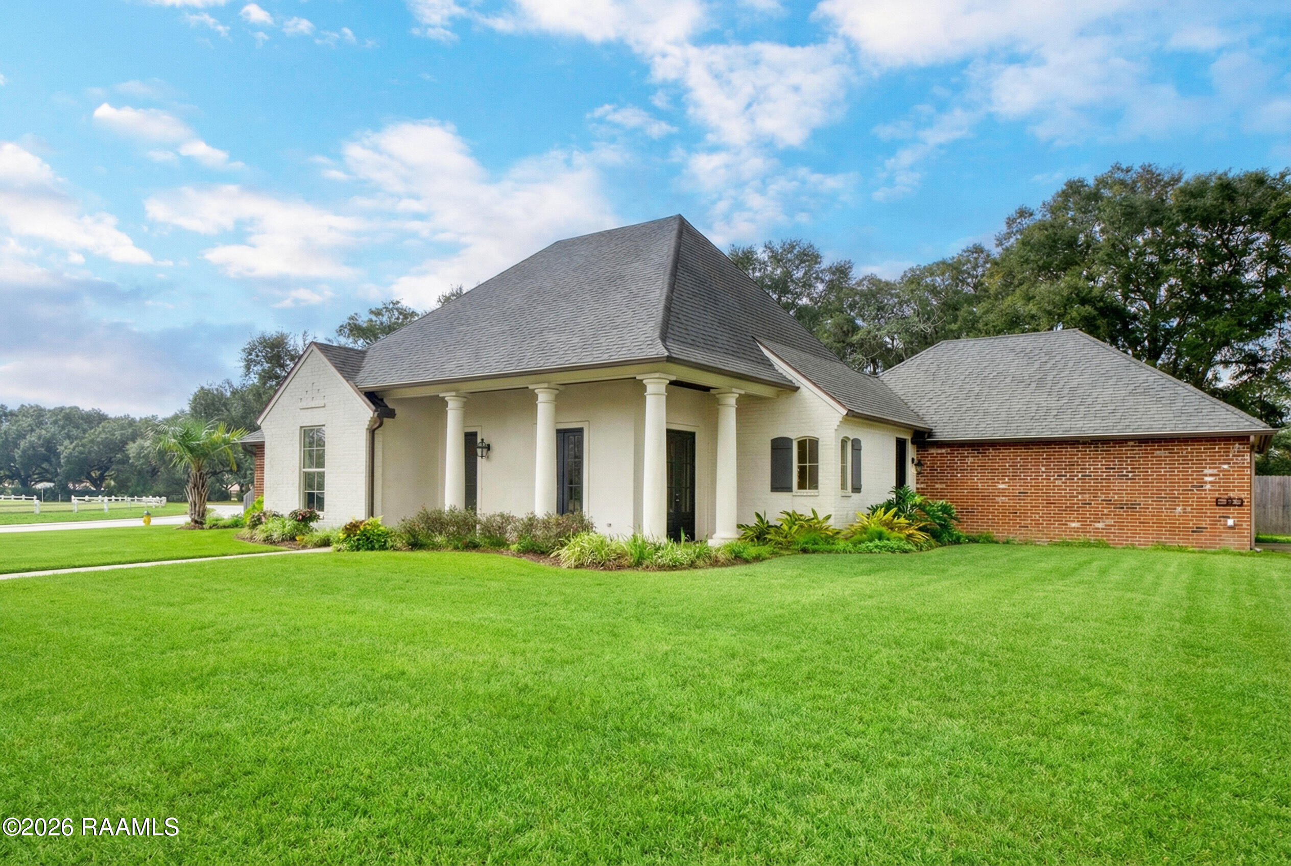 117 Hundred Oaks, Youngsville LA