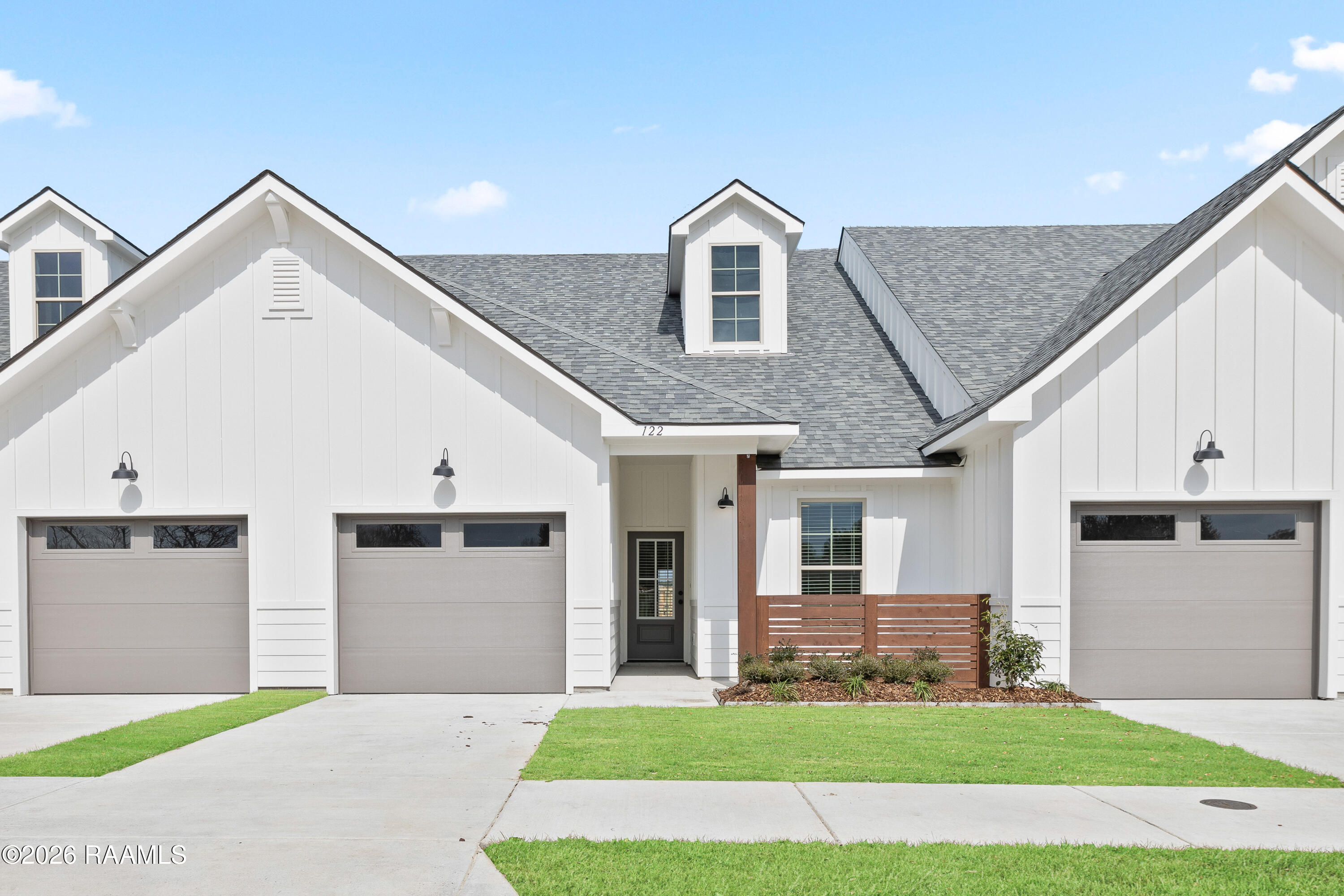 122 Frontier, Scott LA