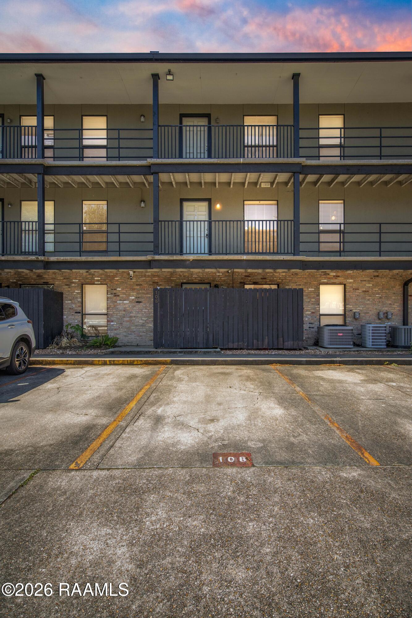 701 S College, Lafayette LA