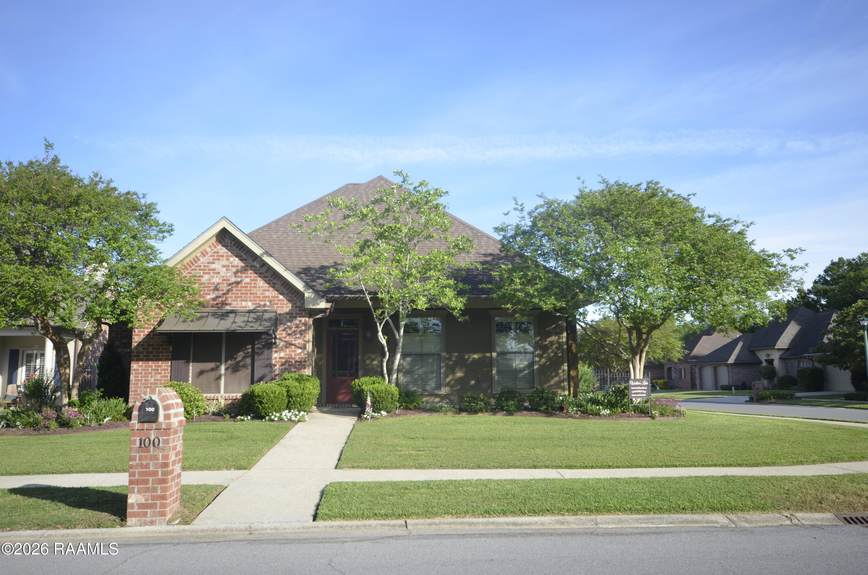 100 Gatesmere, Lafayette LA