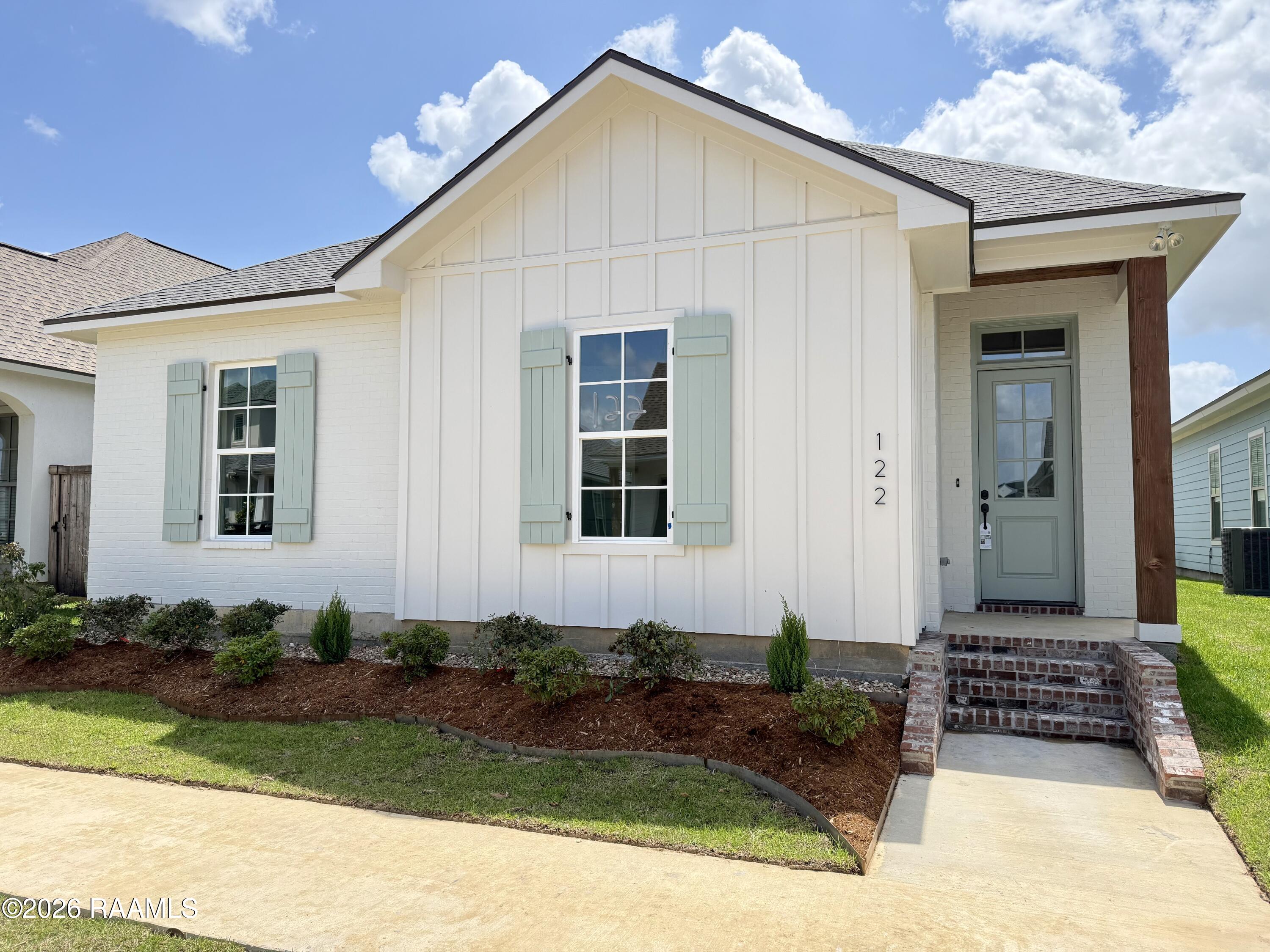 122 Oak Village Dr, Scott LA