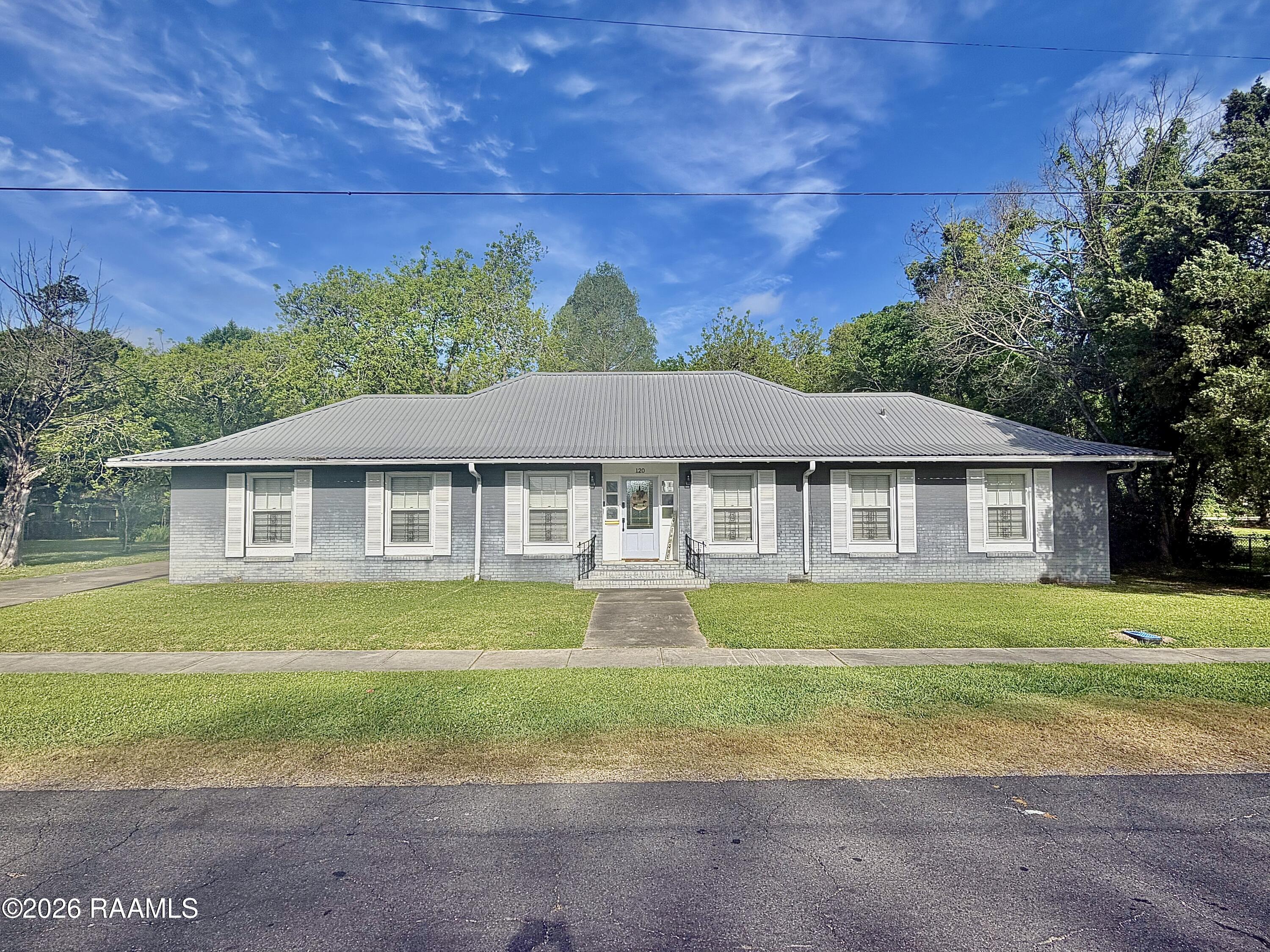 120 S Pinaud, St. Martinville LA