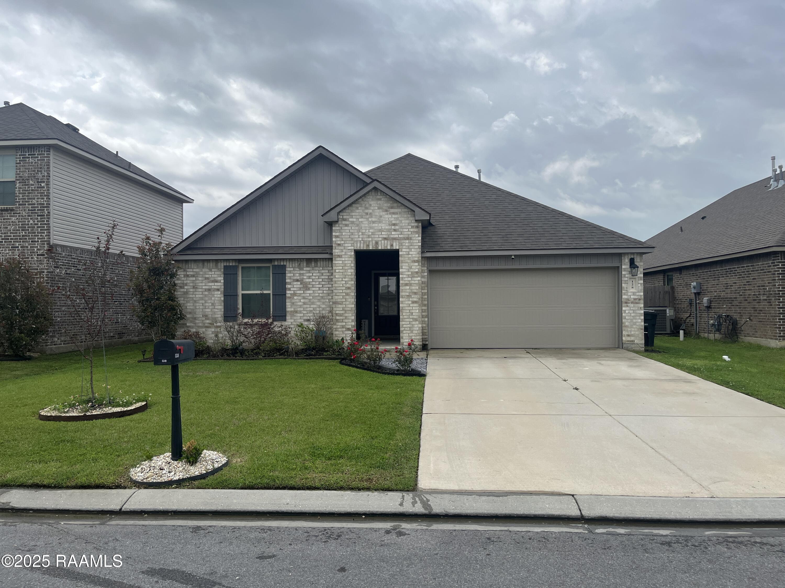 128 Emerald Star, Lafayette LA