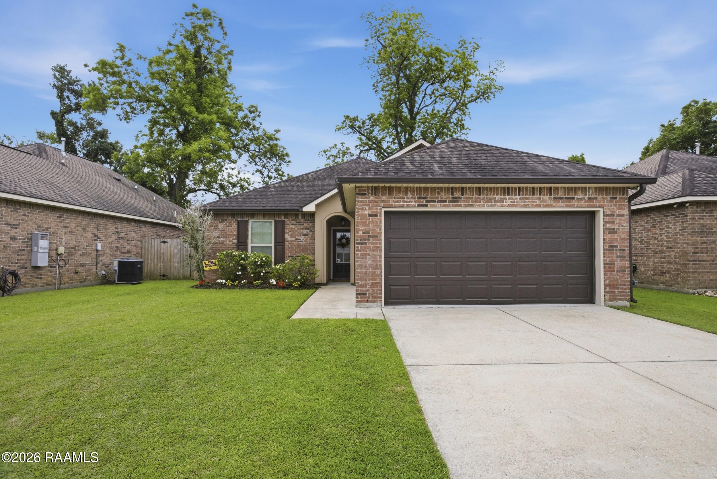 211 Moss Bluff, Lafayette LA