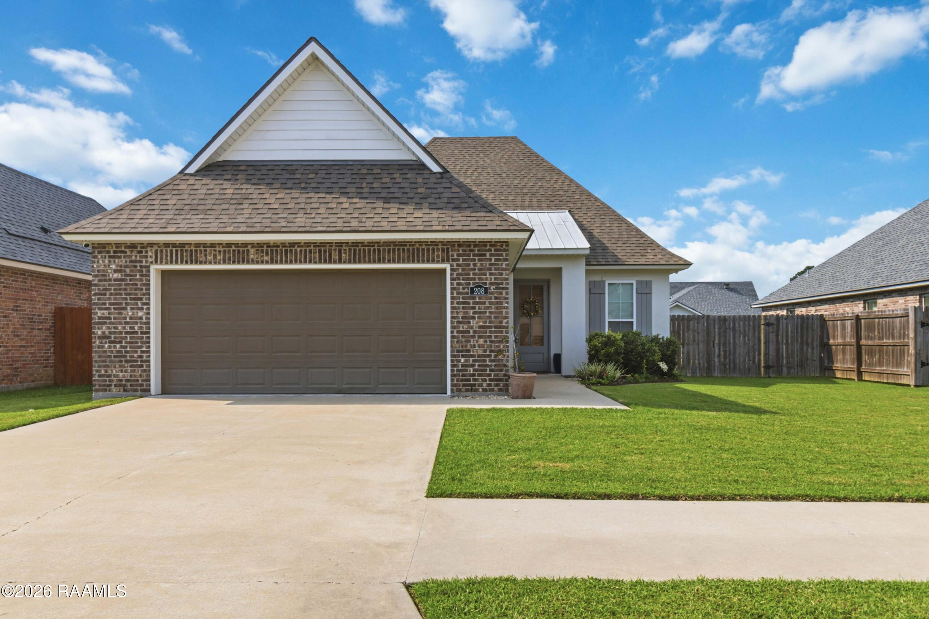 208 Gable Crest, Lafayette LA