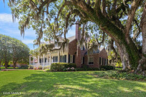 6 Duperier Oaks, New Iberia LA