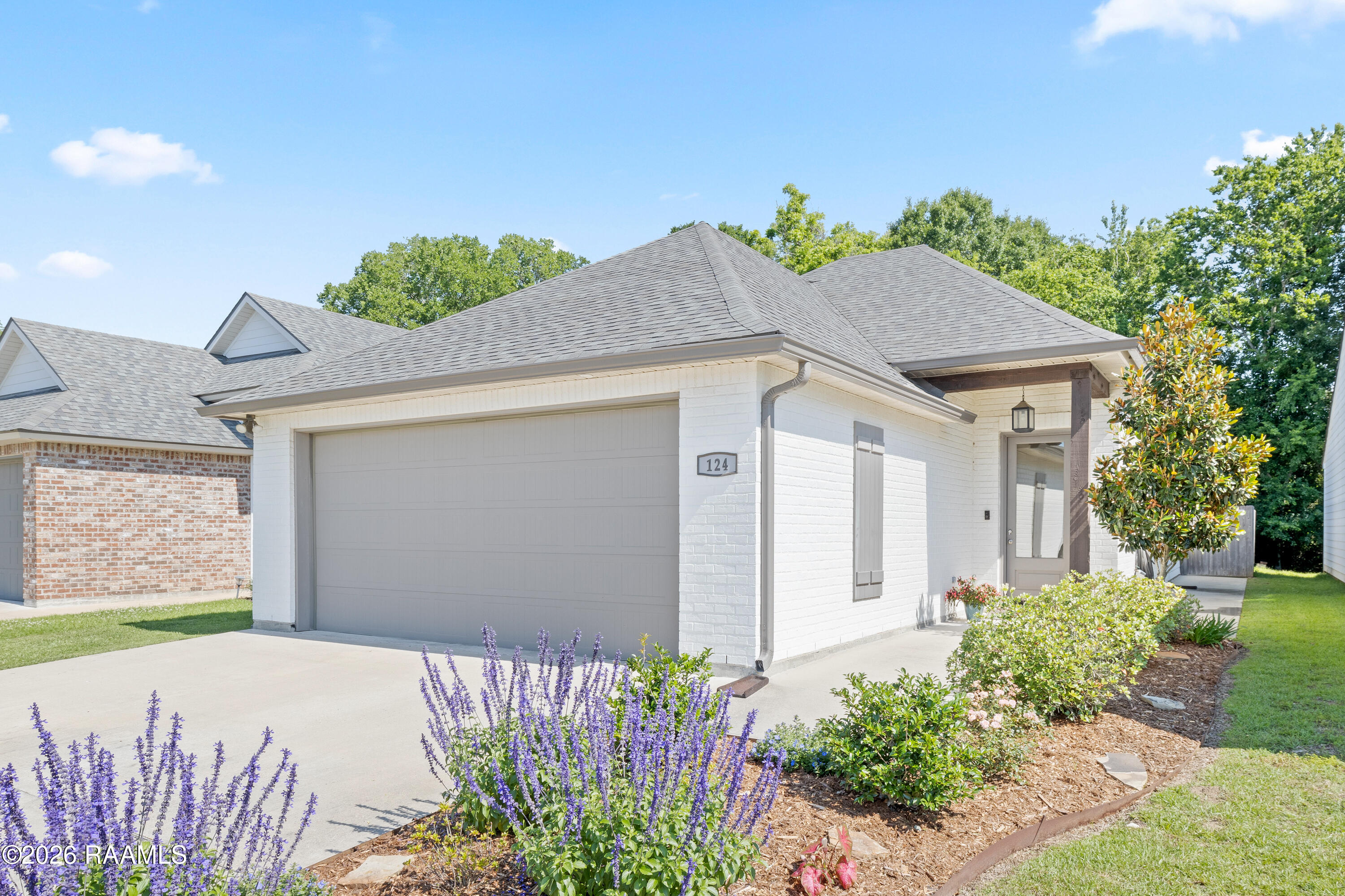 124 Twin Meadow, Lafayette LA