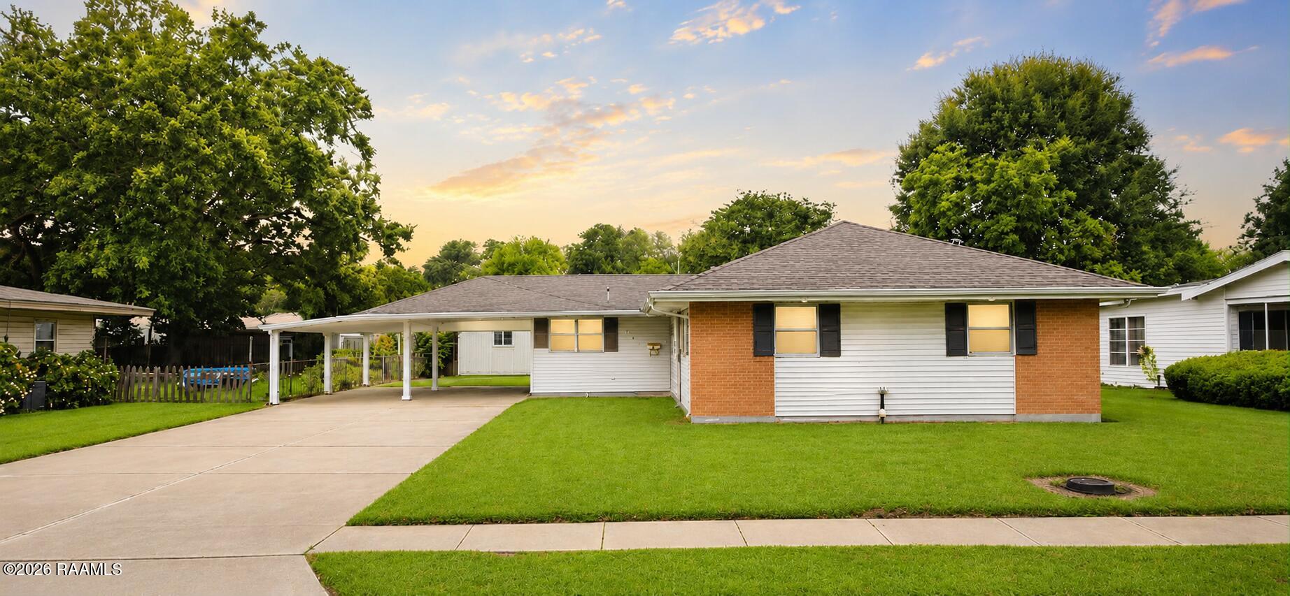 1126 Lee Charles, Franklin LA