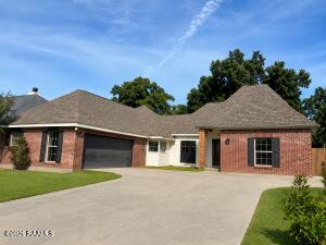 104 Woodlake, Lafayette LA
