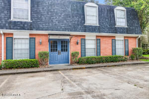 211 Versailles, Lafayette LA