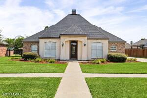 105 Pleasant Lake, Youngsville LA