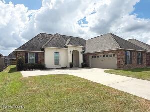 211 Meadowland, Lafayette LA